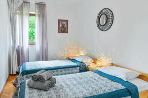 a bedroom with two beds with towels on them at Villa Ferlini in Ferlini +39 photos