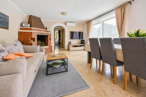 a living room with a couch and a dining room at Villa Ferlini in Ferlini