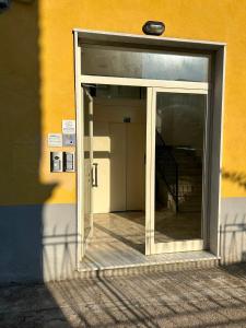 an entrance to a building with a glass door at Pole Pole - SOLE in Agropoli