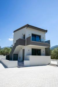 a white house with stairs in front of it at Psarras Deluxe Suites in Limenas