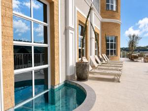 a house with a swimming pool next to windows at Castelos do Vale by Livá OFICIAL in Bento Gonçalves