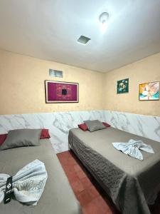 a room with two beds in a room with at Cristales de Antigua La Calzada in Antigua Guatemala
