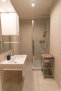 a bathroom with a sink and a shower at Modern Apartment at Rathaus in Vienna