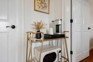 a microwave sitting on top of a television on a table at Historic Riverview Inn Suite Ten in Chattanooga +17 photos