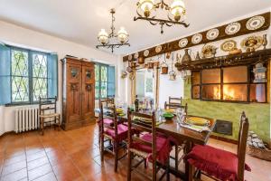 a dining room with a table and chairs at Villa I Tre Archi for 6 with Private Garden - Happy Rentals in Pisano
