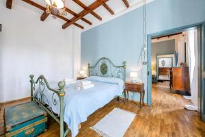 a bedroom with a bed with a blue bedspread at Villa I Tre Archi for 6 with Private Garden - Happy Rentals in Pisano
