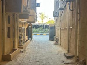 an alley in an alley way between two buildings at Akhnaton pyramids inn in Cairo