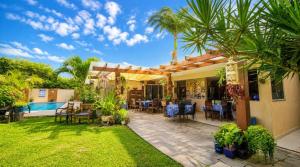 a house with a patio and a swimming pool at Pousada Recanto do Chef in Búzios