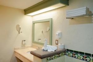 a bathroom with a swan statue on a sink at Hotel la Parroquia in Pátzcuaro +57 photos