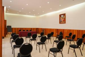 a room with chairs and a table and a podium at Hotel la Parroquia in Pátzcuaro