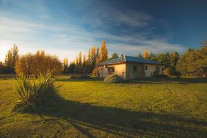 a house in the middle of a field at Posada Los Mimbres in Gaiman