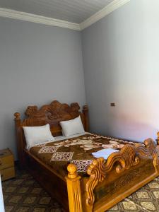 a bedroom with a wooden bed in a room at Guest house in Hārer