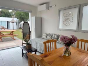 a living room with a table and a couch at Hotel De Campo Firmat in Firmat