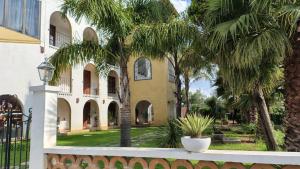 a building with palm trees in front of it at HOTEL XIADANI Restaurante, Temazcal & Spa in Tlaxcala de Xicohténcatl