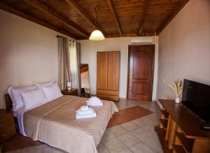 a bedroom with a bed with towels on it at The Stone Alley in Konitsa