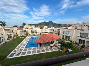 an overhead view of a courtyard with a pool and an umbrella at Acapulco Diamante - Playa Princess & GNP Arena in Acapulco