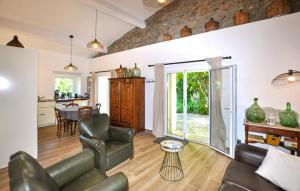 a living room with a couch and a table at Apaisante Villa Piscine in Taulis