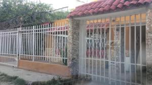 a white fence in front of a building at Habitación Doble, Baño Privado, 4 Cuadras Del Rodadero, Zonas Comerciales in Gaira