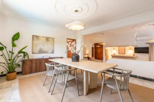 a dining room with a table and chairs at Vilamoura Escape with Private Pool in Vilamoura