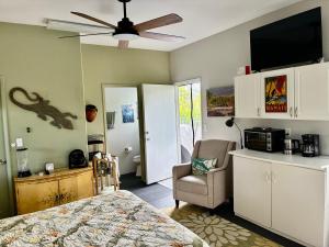 a bedroom with a bed and a ceiling fan at Comfort Nest in Pahoa