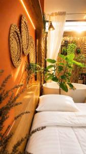 a bedroom with a bed with plates on the wall at LàMin Homestay in Ấp Long Ðại