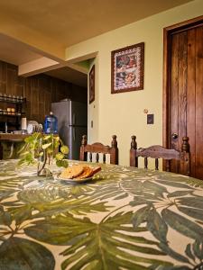 a kitchen with a table with a plate of food on it at SiempreViva Hospedaje By GEstores in Chignahuapan