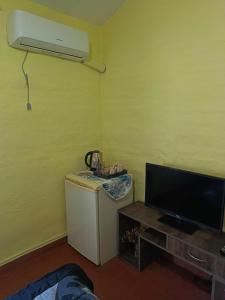a living room with a tv and a small washer at Cielo Serrano VCP in Villa Carlos Paz +6 photos