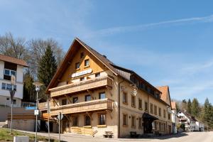 a building with a gambrel roof on a street at Ferienwohnungen Hirschen in Löffingen