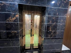 a room with a door and a wall with blue tiles at Hotel Royal Dot Managed By Sitara Group, Haridwar in Haridwār +30 photos