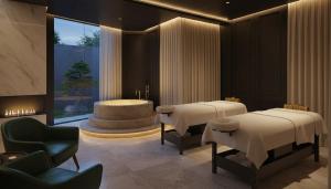 ein Wellnessraum mit drei Betten und einer Badewanne in der Unterkunft Define Spa in Panvel + 4 Fotos