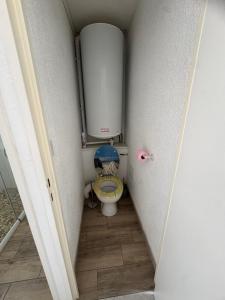 a small bathroom with a toilet in a hallway at Mamounette in Sarzeau +12 photos