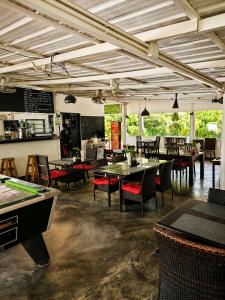 a restaurant with tables and chairs in a room at Villa Giacomelli Samui in Taling Ngam Beach
