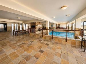 an indoor swimming pool in a large room with a pool at Klein paradys Jeffreys bay in Jeffreys Bay