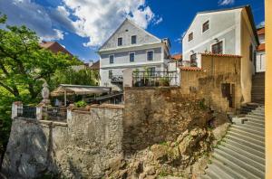 a house on the side of a cliff at Hotel Barbakan in Český Krumlov