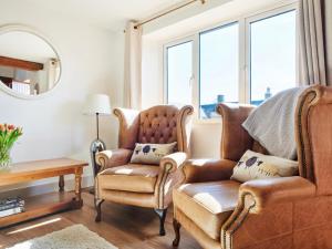 a living room with two chairs and a table at Willow - Ukc9530 in Barnstaple +5 photos
