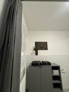 a room with a curtain and a table with a window at TheKarlchen in Rheda-Wiedenbrück