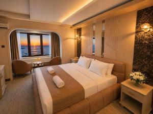 a hotel room with a large bed and a window at EMİRGAN Otel in Bağlık