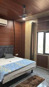 a bedroom with a bed and a window at Hotel Dhamija Divine inn Sirsa in Sirsa