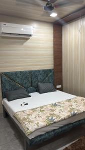 a large bed in a room with avertisement at Hotel Dhamija Divine inn Sirsa in Sirsa