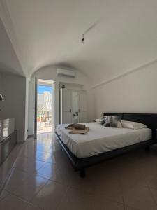a bedroom with a large bed in a room at Dietro la Piazzetta in Capri