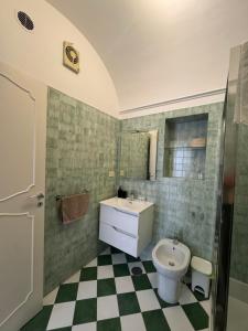 a bathroom with a sink and a toilet at Dietro la Piazzetta in Capri