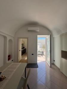 a dining room with a table and a view of a patio at Dietro la Piazzetta in Capri +14 photos