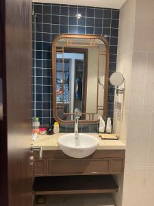 a bathroom with a sink and a mirror at khách sạn gia bình in Xóm Miếu