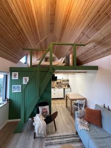 a living room with a green bunk bed in a house at Dealul Notarasului Retreat in Gara Piatra Craiului