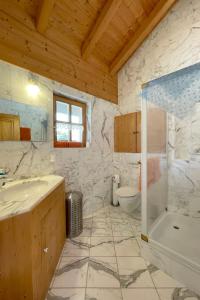 a bathroom with a tub and a sink and a toilet at Apartman Pepa in Bayerisch Eisenstein +45 photos