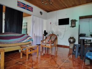 a living room with a bed and a tv at Callejón del Sol in Honda