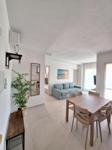 a living room with a table and a couch at Onde e Relax D&D in Marina di Bibbona