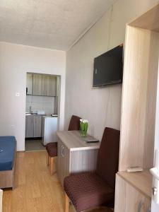 a small room with a kitchen and a living room at Apartments President in Star Dojran