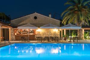 Bazén v ubytování Sunset Hotel nebo v jeho okolí