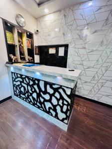 a bar in a room with a marble wall at Hotel Sheela, 100m from Taj Mahal in Agra